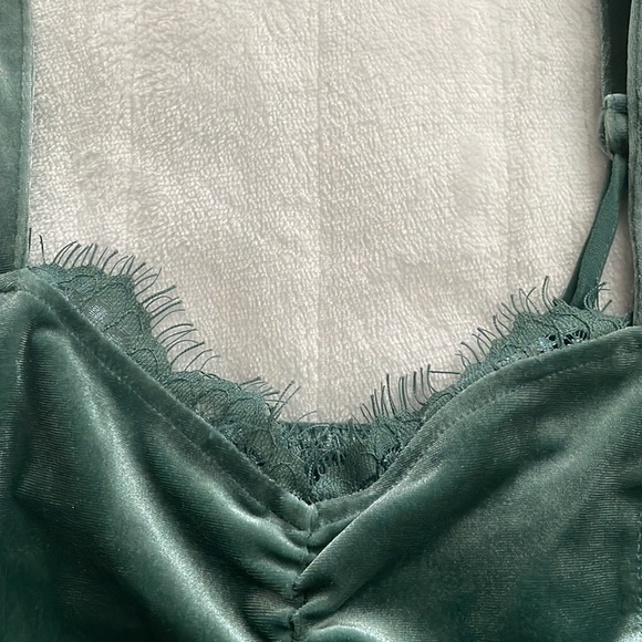 Abercrombie & Fitch Womens velvet crop top - Picture 3 of 6